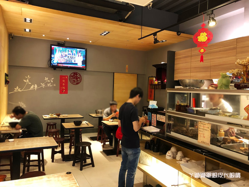 新竹美食小吃｜旺來餃子館，光華東一街上好吃的炒飯、水餃、滷味
