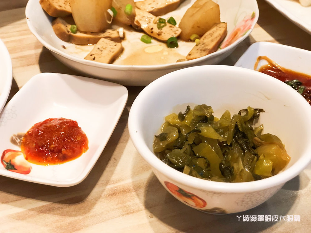 新竹美食小吃｜旺來餃子館，光華東一街上好吃的炒飯、水餃、滷味