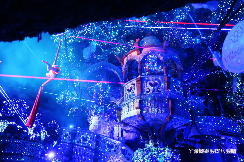 日本東京三麗鷗彩虹樂園！浪漫藍色飄雪光雕秀及卡通人物大遊行，陪你一起歡樂過聖誕節