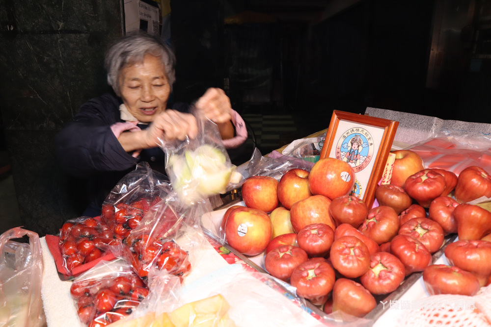 深夜賣到天亮的新竹水果阿嬤，新鮮水果可現切！復興鴨肉冬粉附近