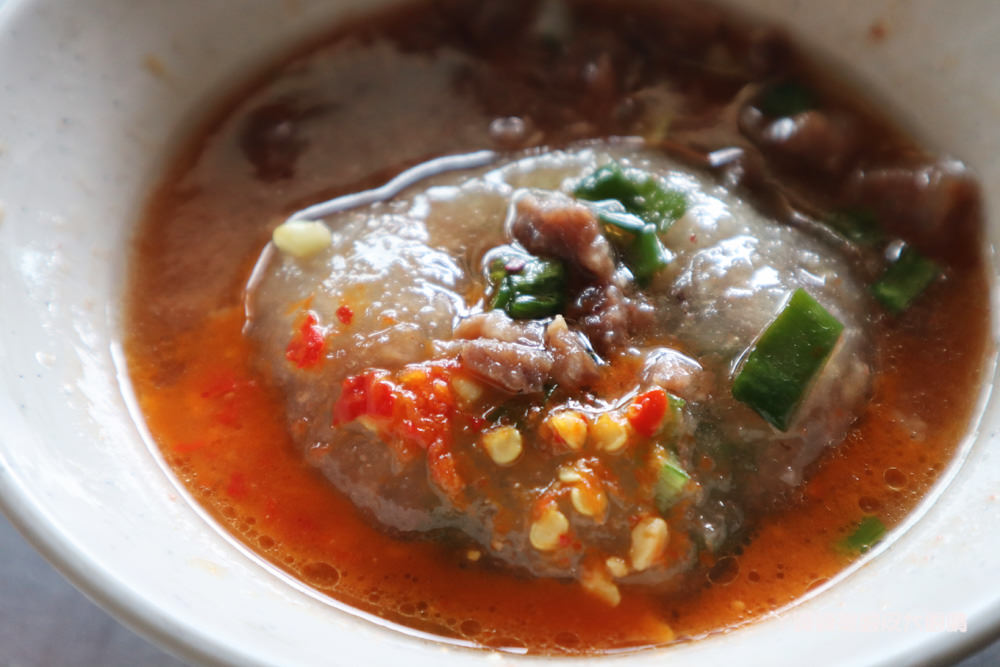 新竹肉圓推薦南寮手工肉圓，好吃的紅糟肉圓，骨仔肉湯只要三十元！