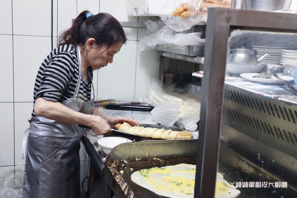 新竹阿婆早餐麵店，必點雙黃油條蛋餅！手工現擀現煎！大份量、高CP值的新竹早餐店