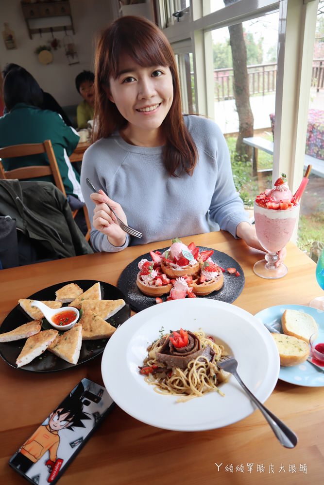美到翻的新竹歐式鄉村風小木屋！超夢幻的雨滴蛋糕和草莓飲品，新竹旅遊景點推薦