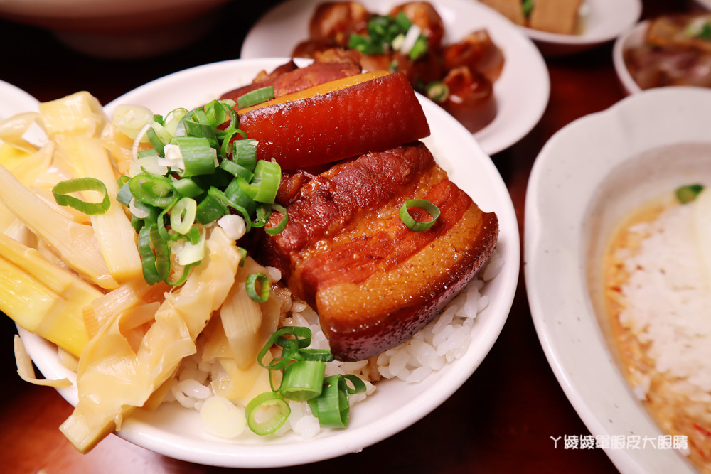 新竹美食小吃推薦禾日香滷肉飯，長和宮附近平價滷肉飯！必點太陽飯跟海鮮什錦麵