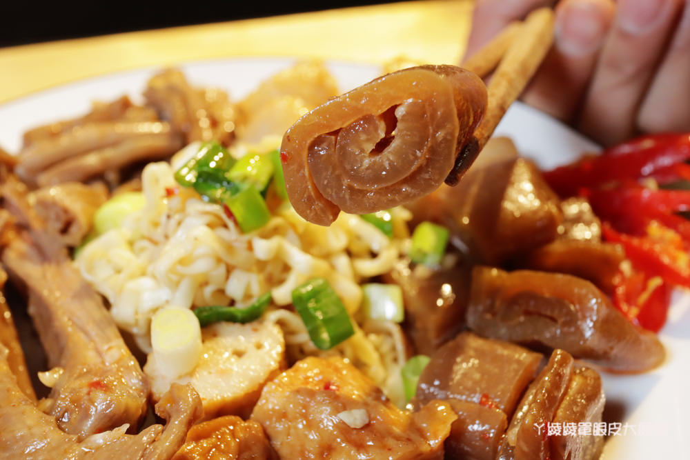 新竹滷味推薦秘醬滷味！來自上海的冷滷味，獨門滷汁香氣逼人！必吃巨大旗津黑輪片跟炸蛋