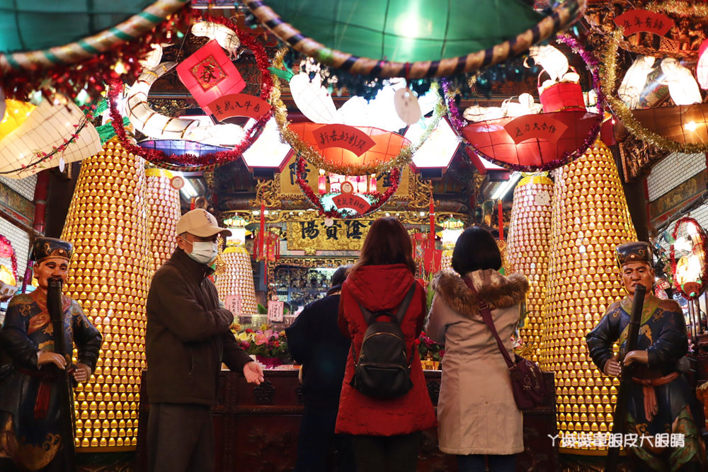 新竹都城隍廟元宵節鼠年花燈登場，來新竹城隍廟吃美食小吃賞花燈！花燈展期一個月