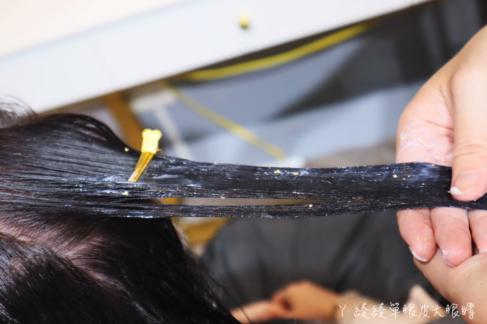 台北韓系質感髮廊推薦！染燙不分長短1499元含洗剪！小資女髮型大改造，超奢華金箔護髮