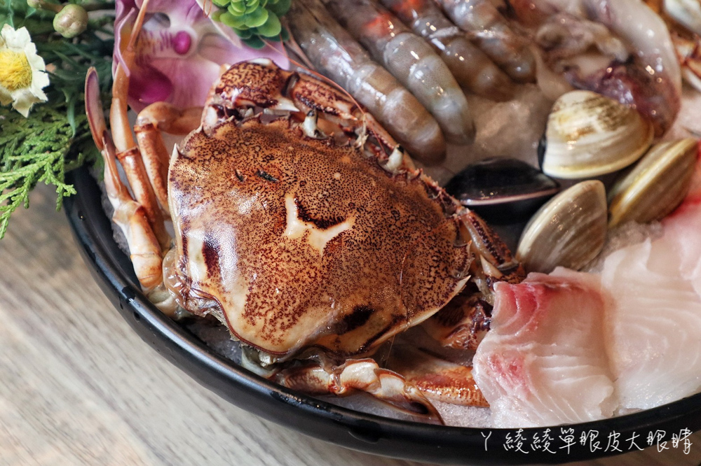 新竹巨城超用心的火鍋店！光沾醬就要花一個月釀製，不用千元就可吃到澎湃的雙人海陸火鍋