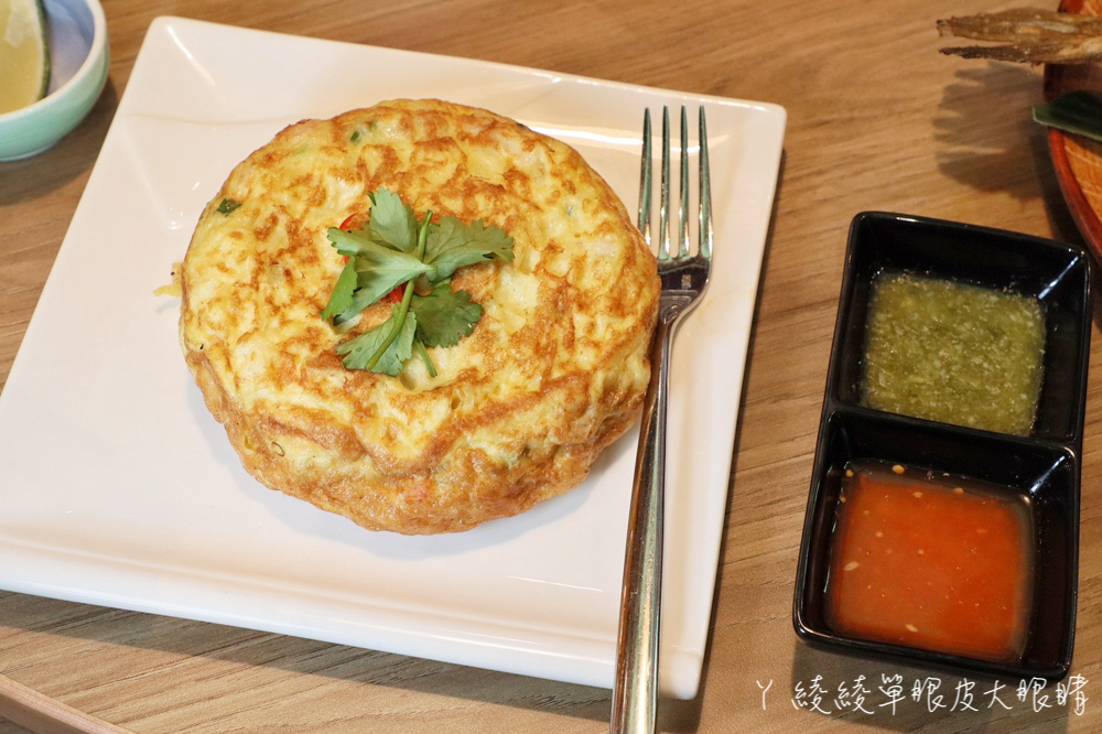 嚐遍泰國四大菜系！新竹竹北新開幕泰國餐廳，超浮誇兩公分厚烘蛋和道地的摩摩喳喳請吃起來
