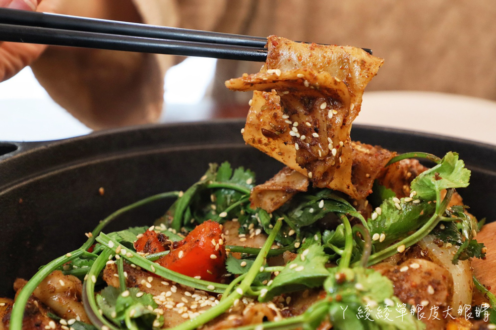 新竹西藏料理吃這家！吃過就難以忘懷的羊肉炕鍋，喝一碗酥油茶、吃一口糌粑
