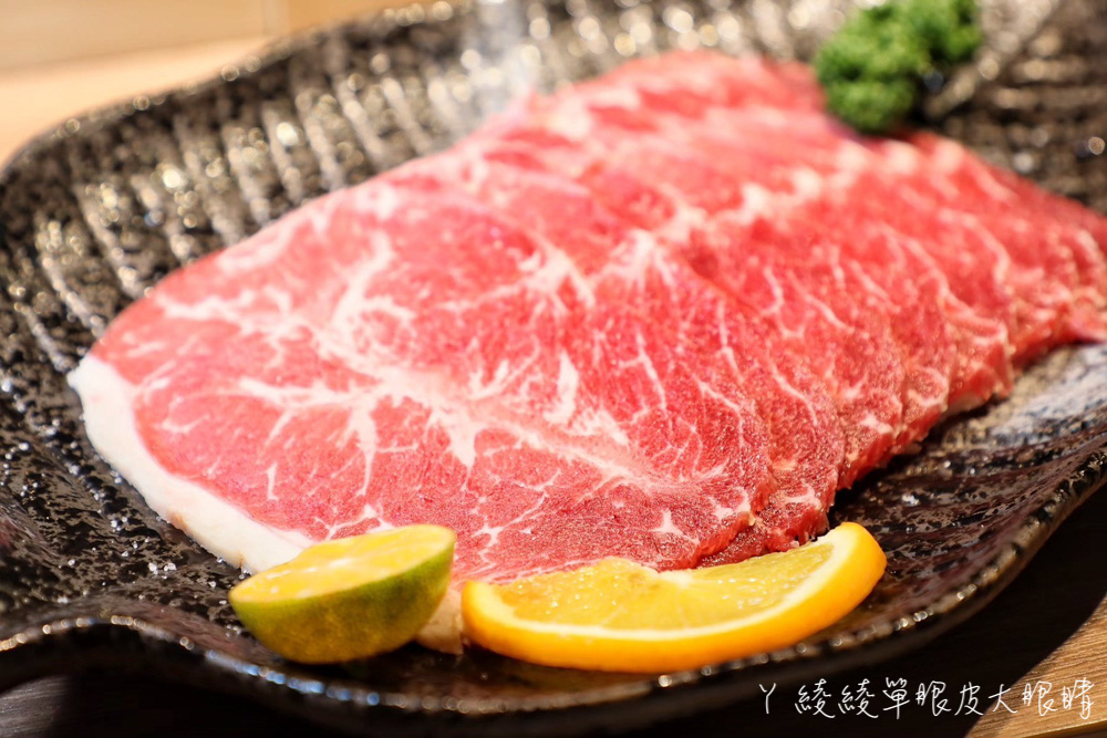 新竹精緻燒肉吃到飽推薦！揪好客燒肉新竹店強勢回歸，九宮格調料盤吃法超吸睛，燒肉控必收藏！