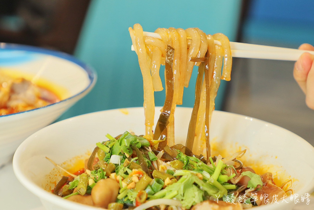 串串食光缽缽雞｜來自四川老闆娘的缽缽雞、冒菜和美蛙魚火鍋賊好吃