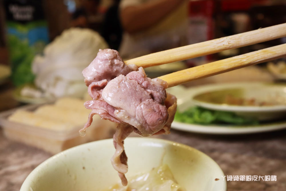 霸味薑母鴨竹北中華店搬到吳濁流路了！炭火加熱、現炒燜煮鴨肉軟嫩好咬，外帶套餐享有優惠