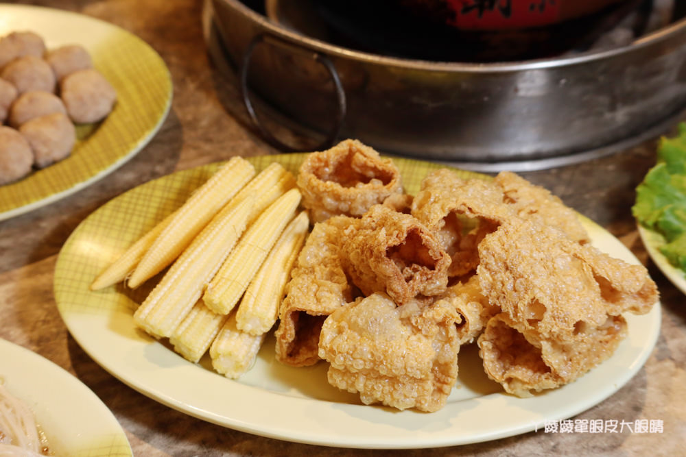 霸味薑母鴨竹北中華店搬到吳濁流路了！炭火加熱、現炒燜煮鴨肉軟嫩好咬，外帶套餐享有優惠