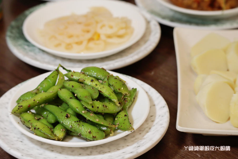 苗栗美食小吃推薦阿亮伯水餃！聯合大學附近必吃美食，飽滿爆汁的好吃水餃、CP值爆高的雞湯燉品