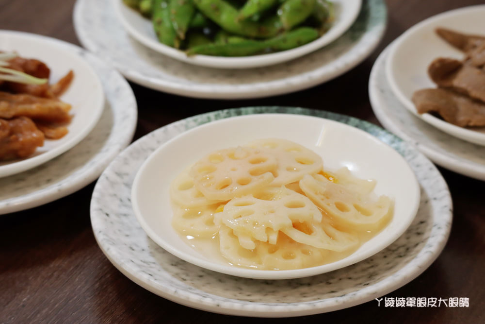 苗栗美食小吃推薦阿亮伯水餃！聯合大學附近必吃美食，飽滿爆汁的好吃水餃、CP值爆高的雞湯燉品