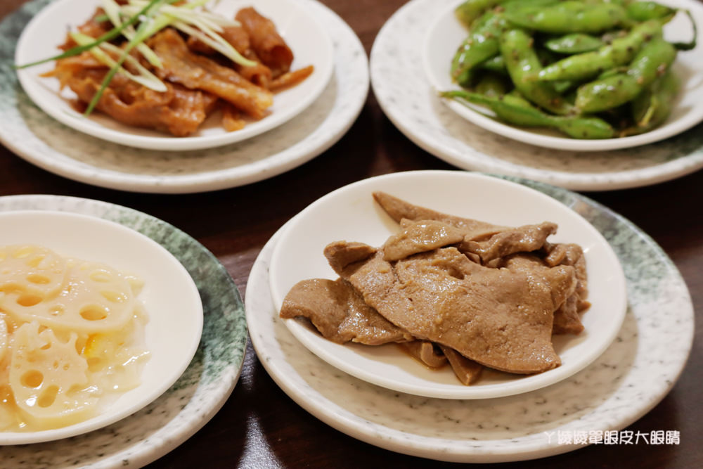 苗栗美食小吃推薦阿亮伯水餃！聯合大學附近必吃美食，飽滿爆汁的好吃水餃、CP值爆高的雞湯燉品