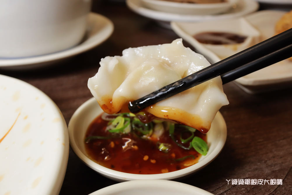 苗栗美食小吃推薦阿亮伯水餃！聯合大學附近必吃美食，飽滿爆汁的好吃水餃、CP值爆高的雞湯燉品