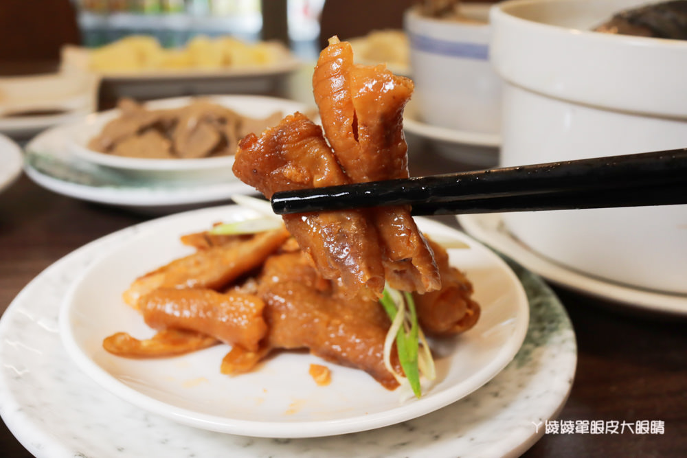 苗栗美食小吃推薦阿亮伯水餃！聯合大學附近必吃美食，飽滿爆汁的好吃水餃、CP值爆高的雞湯燉品