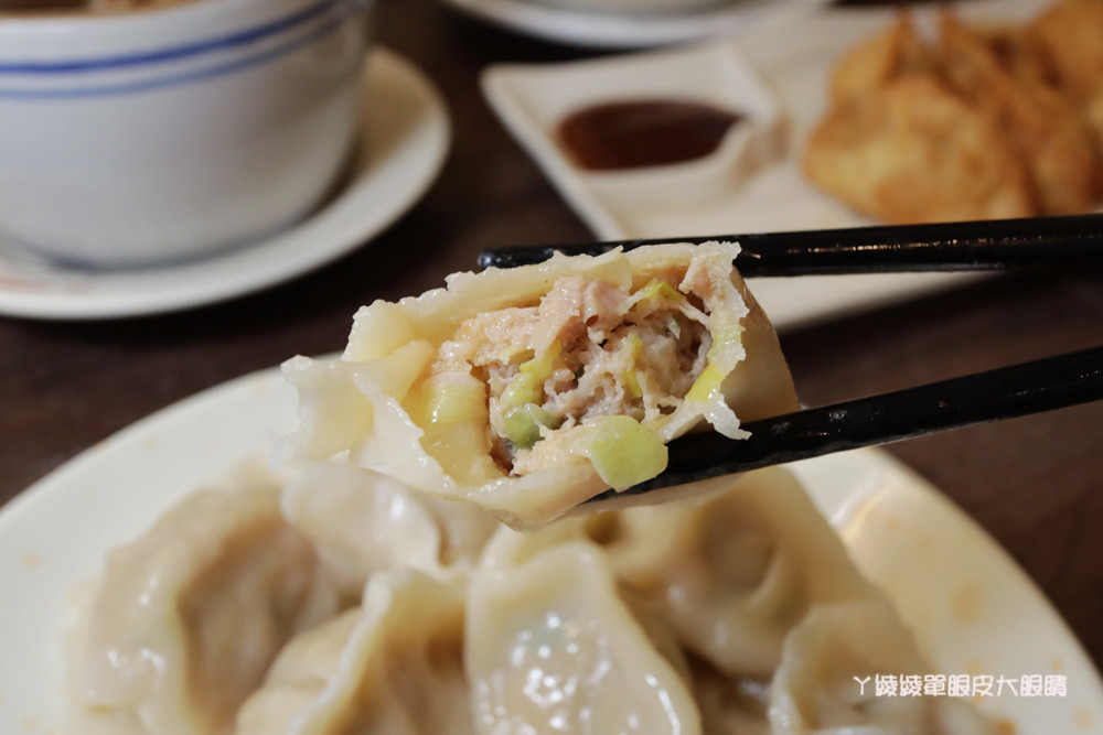 苗栗美食小吃推薦阿亮伯水餃！聯合大學附近必吃美食，飽滿爆汁的好吃水餃、CP值爆高的雞湯燉品